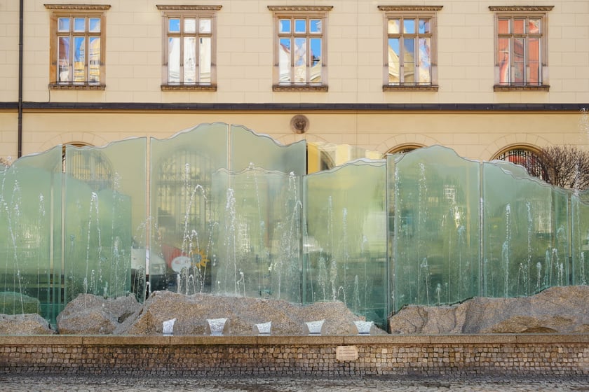 Zdrój na rynku pod ratuszem