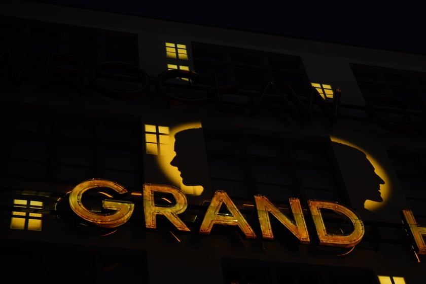 Wrocławska galeria neonów przy Ruskiej znów świeci! Niezwykły pokaz - 5.04.2025