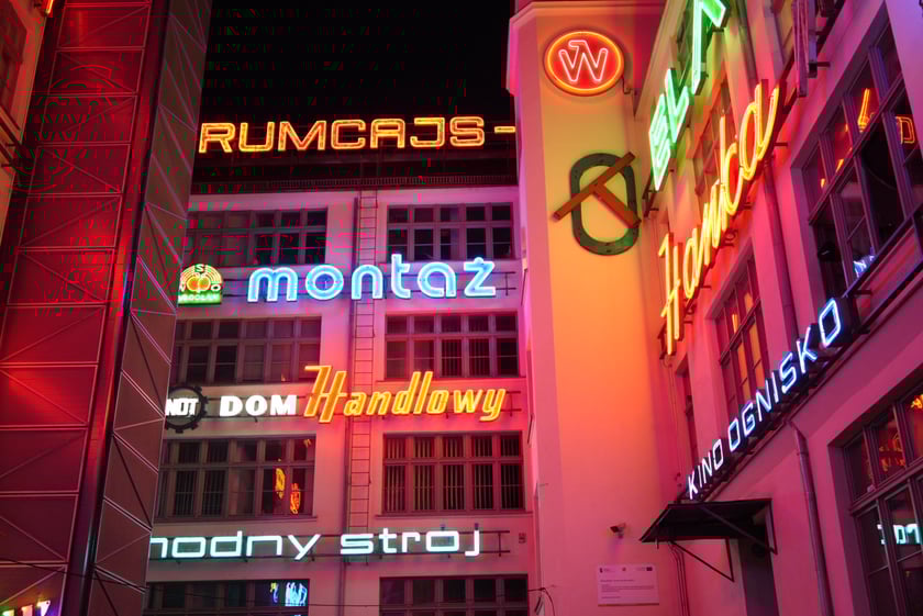 Wrocławska galeria neonów przy Ruskiej znów świeci! Niezwykły pokaz - 5.04.2025