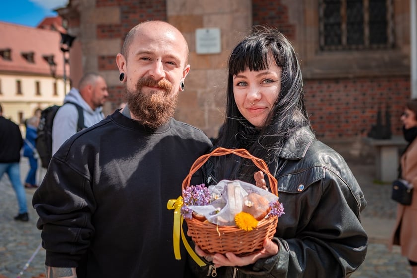 Święcenie pokarmów pod wrocławską Katedrą, 19 kwietnia 2025 rok