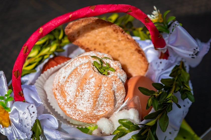 Święcenie pokarmów pod wrocławską Katedrą, 19 kwietnia 2025 rok