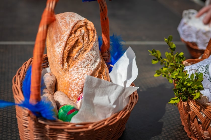 Święcenie pokarmów pod wrocławską Katedrą, 19 kwietnia 2025 rok