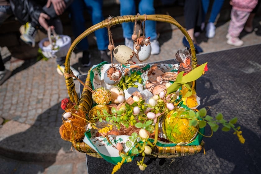 Święcenie pokarmów pod wrocławską Katedrą, 19 kwietnia 2025 rok