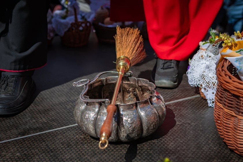 Święcenie pokarmów pod wrocławską Katedrą, 19 kwietnia 2025 rok