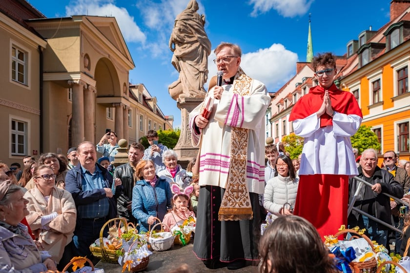 Święcenie pokarmów pod wrocławską Katedrą, 19 kwietnia 2025 rok