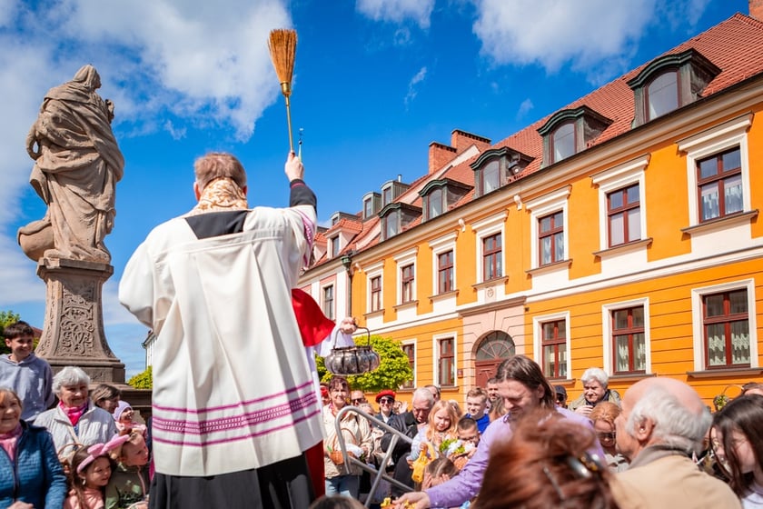 Święcenie pokarmów pod wrocławską Katedrą, 19 kwietnia 2025 rok