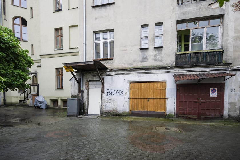 Wnętrza kamienic 1, 1a i 1b na Dworcowej we Wrocławiu