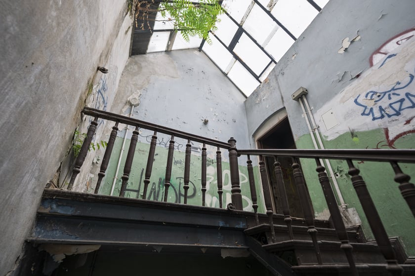 Wnętrza kamienic 1, 1a i 1b na Dworcowej we Wrocławiu