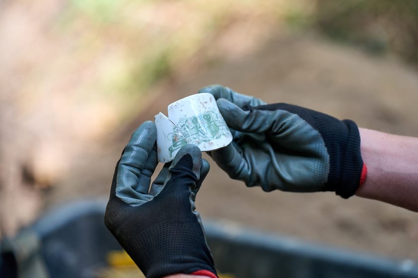 Prace archeologiczne specjalistów z Pracowni POMOST na cmenatrzu na Krzykach