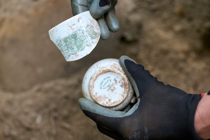 Prace archeologiczne specjalistów z Pracowni POMOST na cmenatrzu na Krzykach