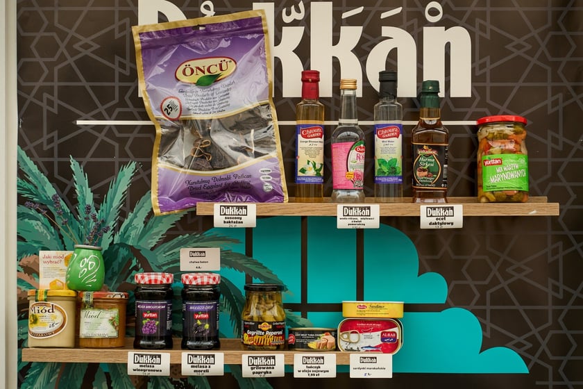 Kupcy i usługodawcy w Pasażu Zielińskiego we Wrocławiu