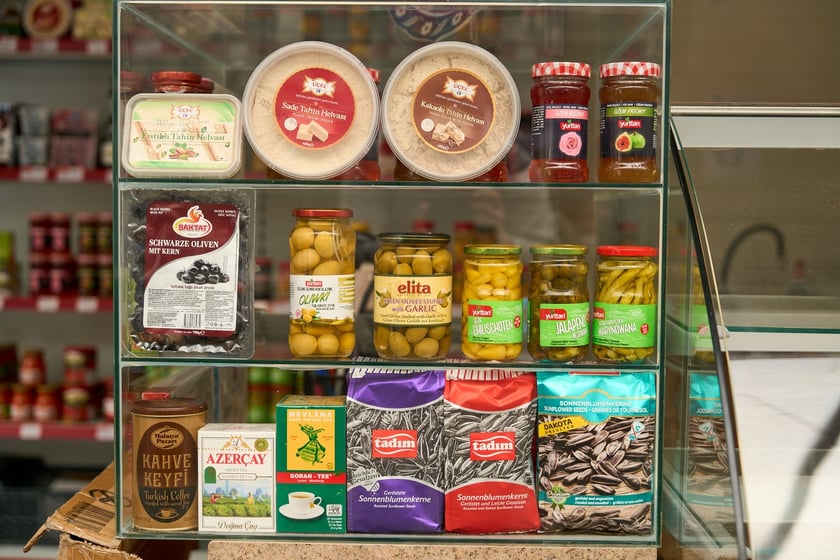 Kupcy i usługodawcy w Pasażu Zielińskiego we Wrocławiu