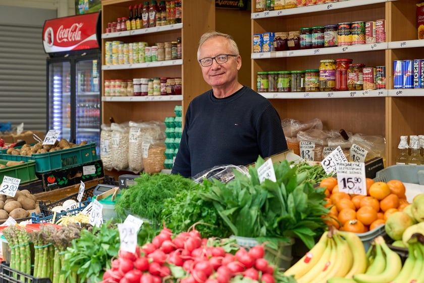 Kupcy i usługodawcy w Pasażu Zielińskiego we Wrocławiu
