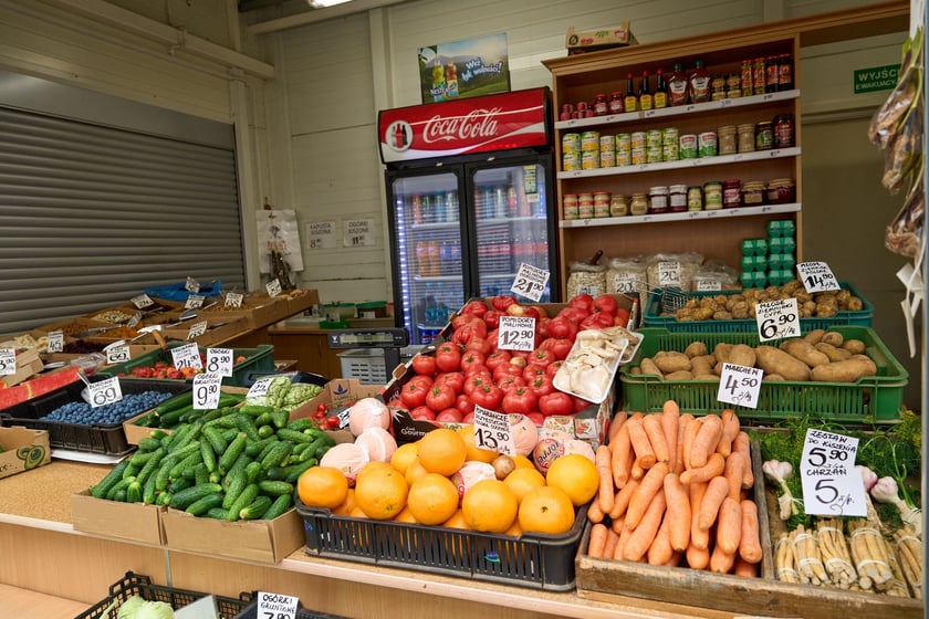 Kupcy i usługodawcy w Pasażu Zielińskiego we Wrocławiu