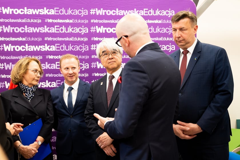 Spotkanie związane z przekazaniem 3 wrocławskim Poradniom Psychologiczno-Pedagogicznym  nowoczesnego sprzętu terapeutycznego do diagnozowania oraz wspierania dzieci i młodzieży z różnymi potrzebami.