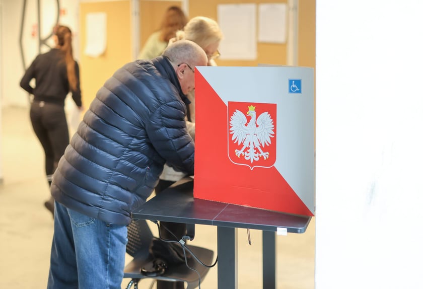 Wrocław głosuje. Zdjęcia z lokali wyborczych na Ołbinie i Karłowicach-Różance (komisje nr 58 , 59, 258)