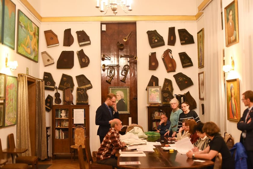 Liczenie głosów w komisji nr 13 przy ul. Tadeusza Kościuszki. Wrocław, 18.05.2025