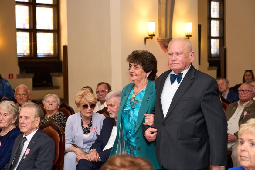 Prezydent odznaczył medalami pary z długoletnim pożyciem