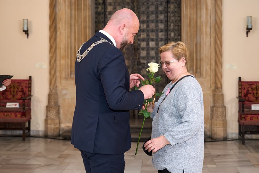Prezydent odznaczył medalami pary z długoletnim pożyciem