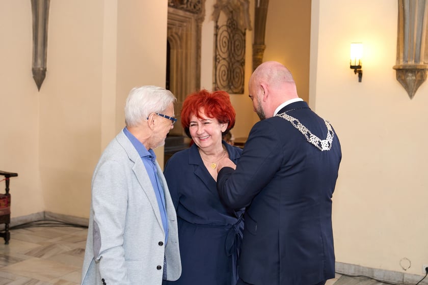 Prezydent odznaczył medalami pary z długoletnim pożyciem