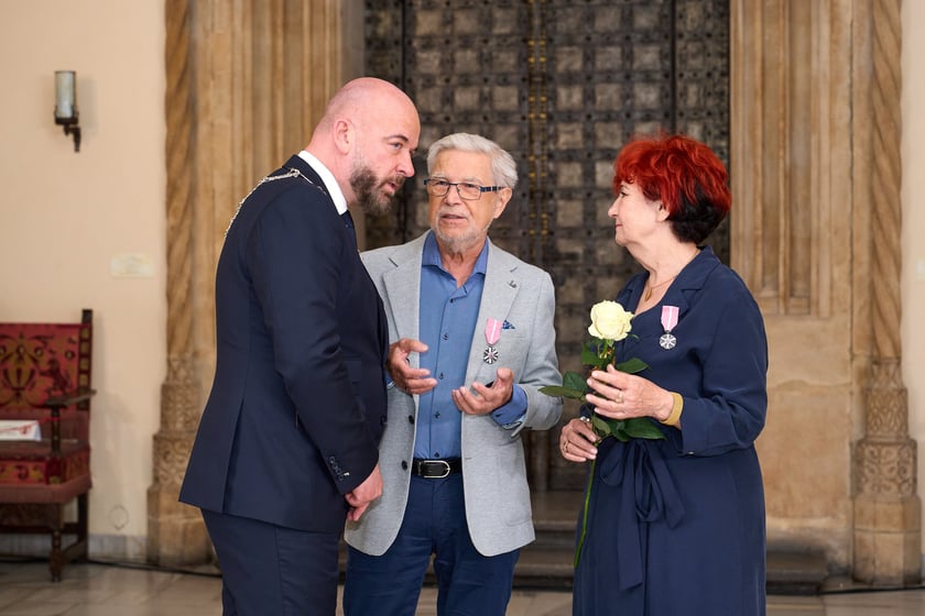 Prezydent odznaczył medalami pary z długoletnim pożyciem