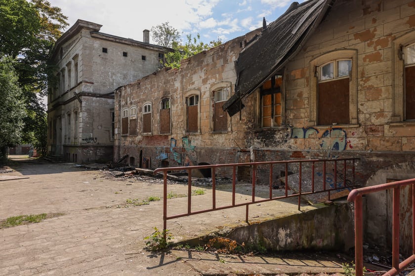 Popadające w ruinę zabudowania dawnego Dworca Górnośląskiego przy ul. Małachowskiego we Wrocławiu