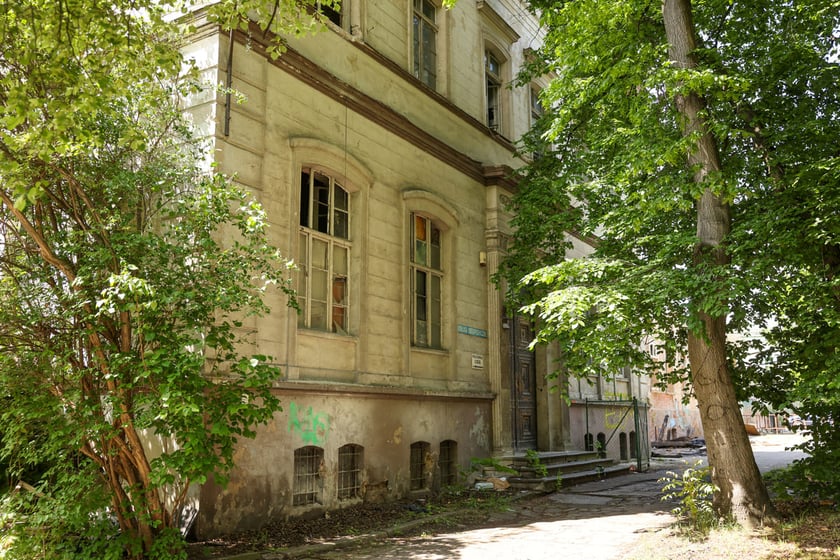 Popadające w ruinę zabudowania dawnego Dworca Górnośląskiego przy ul. Małachowskiego we Wrocławiu