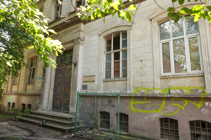 Popadające w ruinę zabudowania dawnego Dworca Górnośląskiego przy ul. Małachowskiego we Wrocławiu