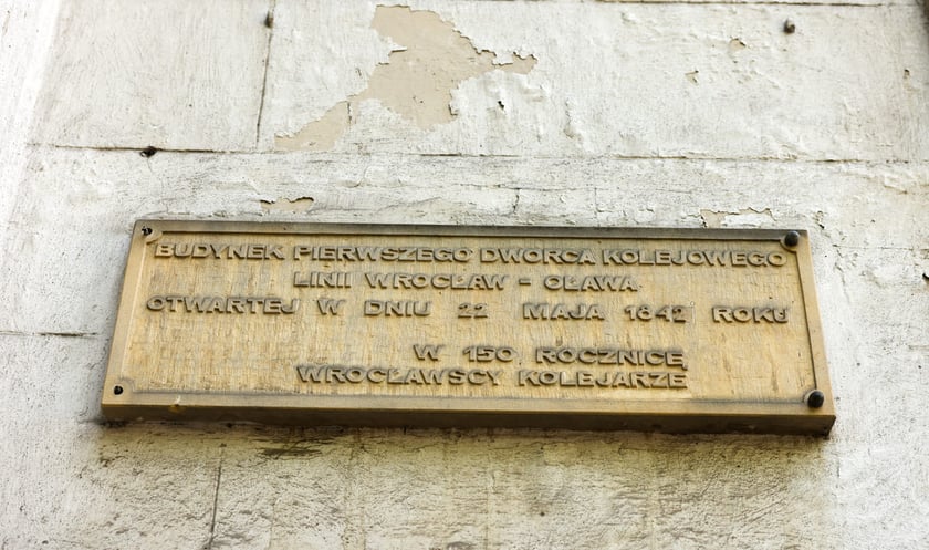 Popadające w ruinę zabudowania dawnego Dworca Górnośląskiego przy ul. Małachowskiego we Wrocławiu