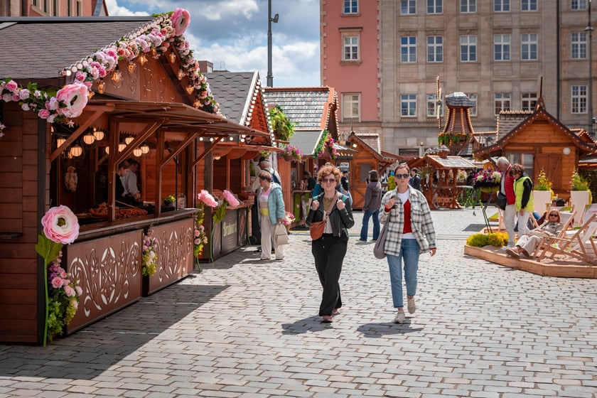Pierwszy dzień Jarmarku Świętojańskiego na wrocławskim Rynku