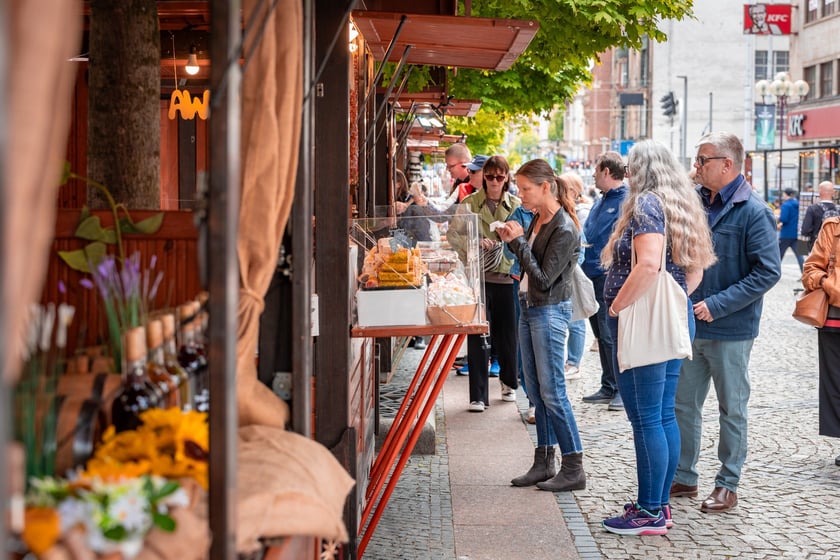 Pierwszy dzień Jarmarku Świętojańskiego na wrocławskim Rynku