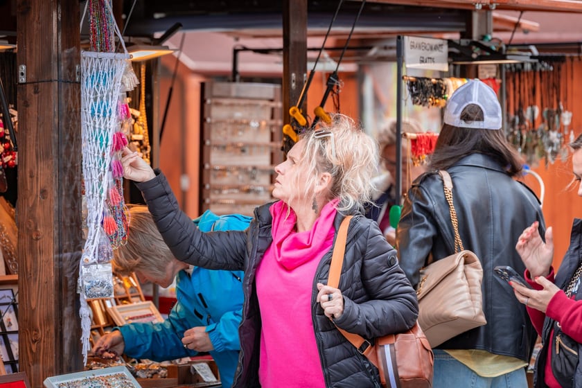 Pierwszy dzień Jarmarku Świętojańskiego na wrocławskim Rynku
