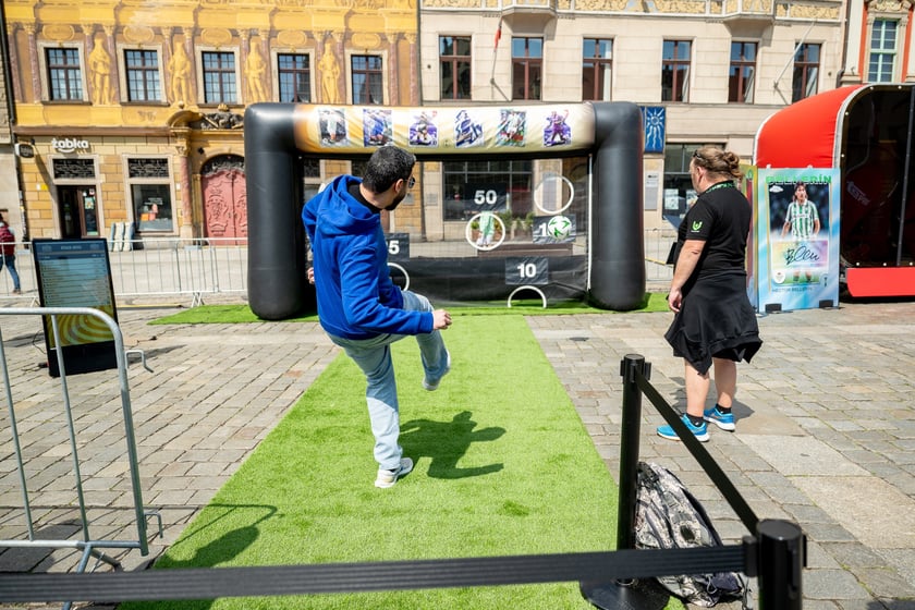 Otwarcie ogólnodostępnej strefy kibica Fan Festival w rynku