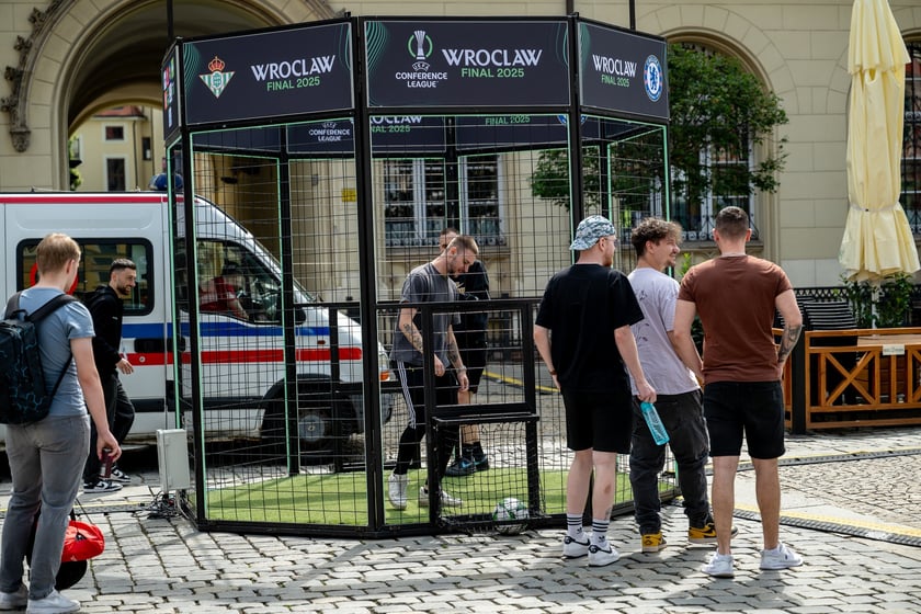 Otwarcie ogólnodostępnej strefy kibica Fan Festival w rynku