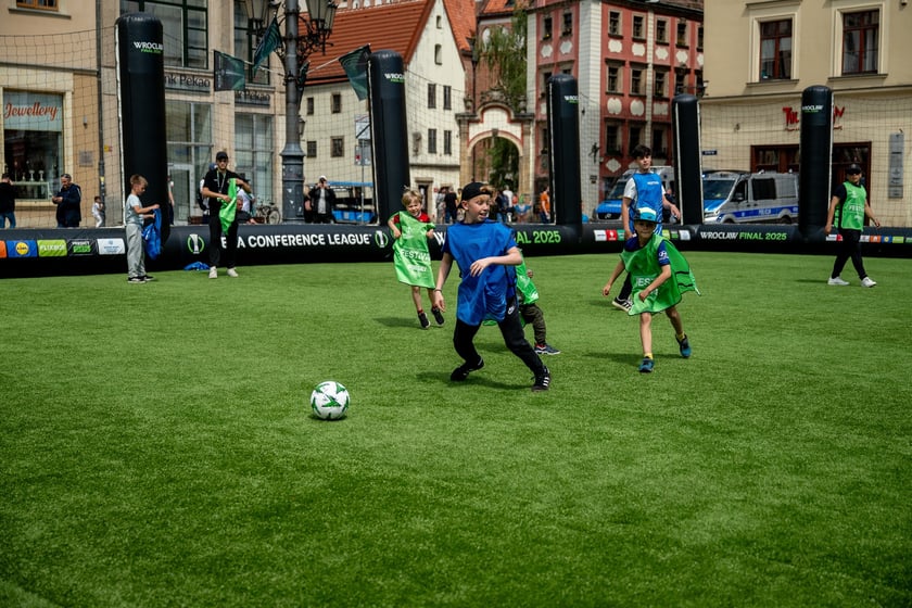 Otwarcie ogólnodostępnej strefy kibica Fan Festival w rynku