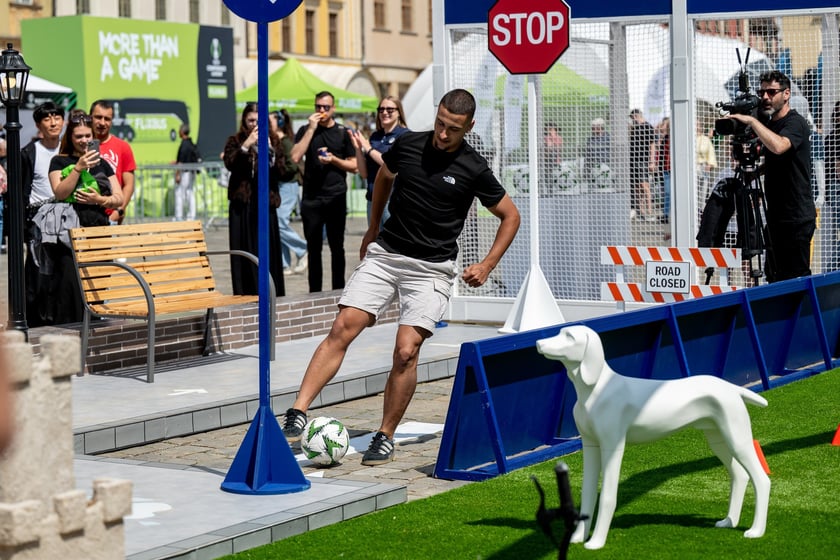 Otwarcie ogólnodostępnej strefy kibica Fan Festival w rynku
