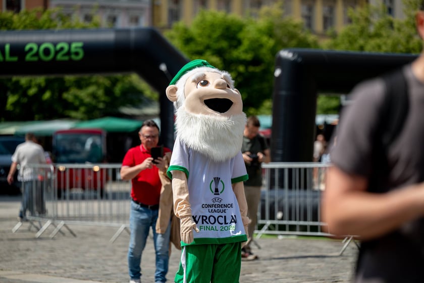 Otwarcie ogólnodostępnej strefy kibica Fan Festival w rynku