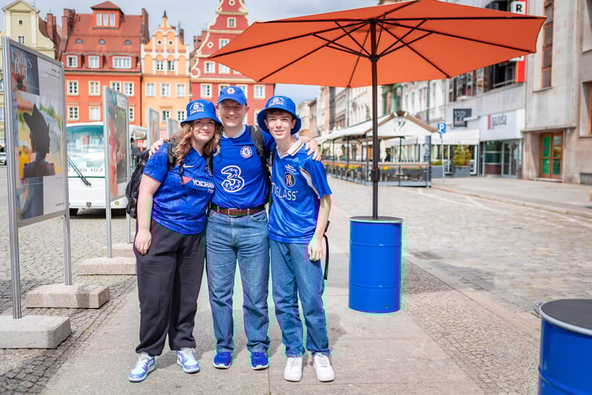 Kibice na wrocławskim Rynku. 28.05.2025