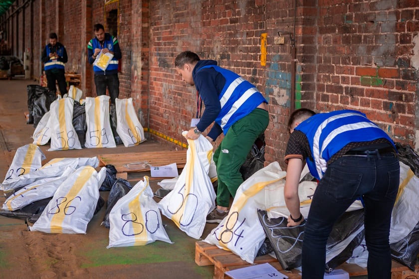 Karty wyborcze wyruszyły do lokali wyborczych na II turę wyborów prezydenckich
