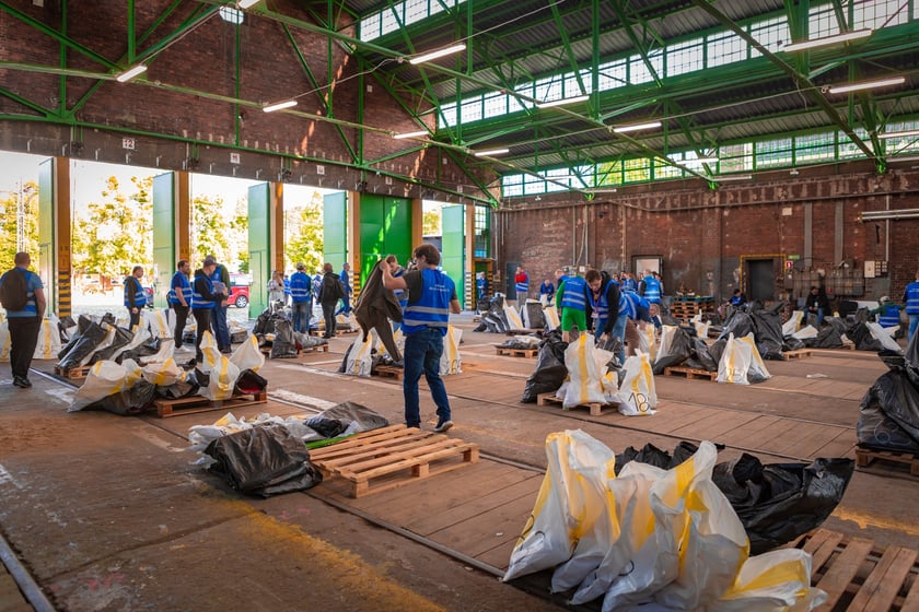 Karty wyborcze wyruszyły do lokali wyborczych na II turę wyborów prezydenckich