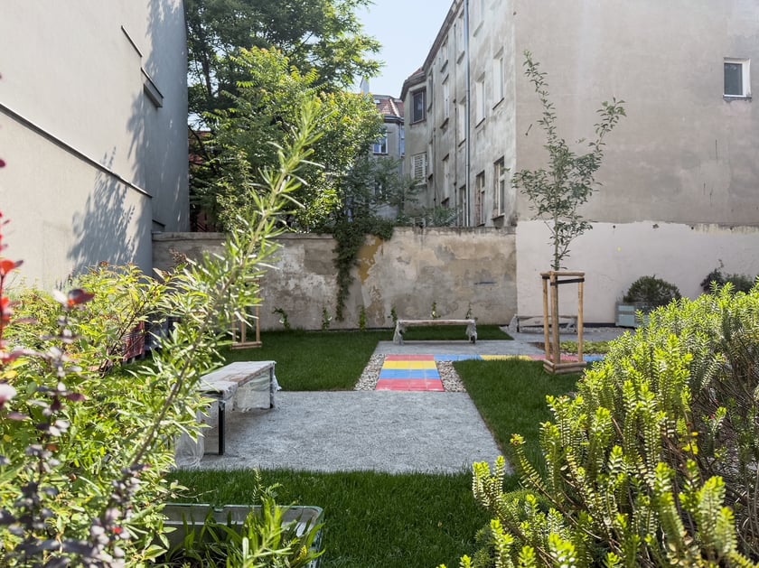 Kolorowe akcenty korespondują z mozaiką