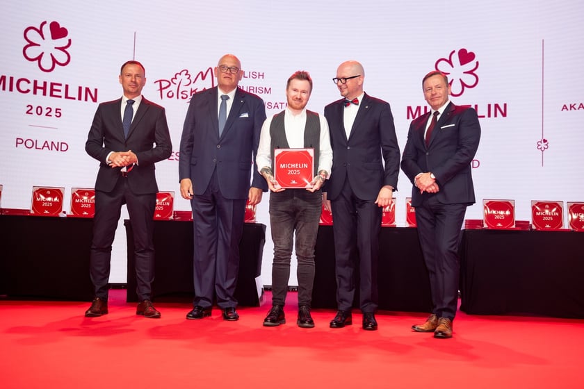 Ceremonia wręczenia plakiet Michelin w Hali Stulecia &ndash; przedstawiciel restauracji Korill180