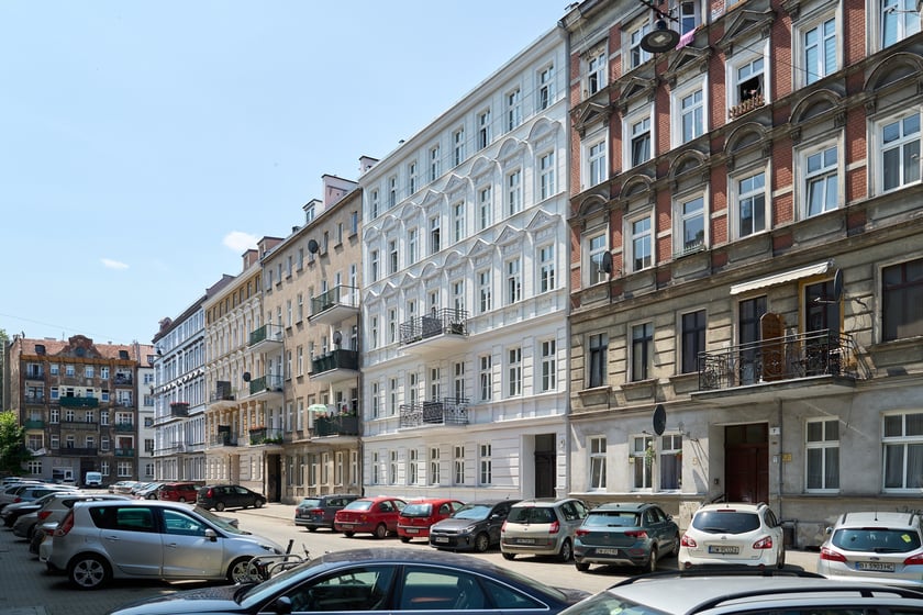 Kamienice na Chudoby z białą Chudoby 9, czerwiec 2025