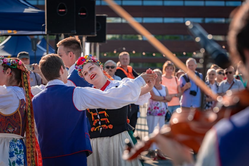 Pierwsza Wrocławska (świętojańska) Potańc&oacute;wka na placu Wolności