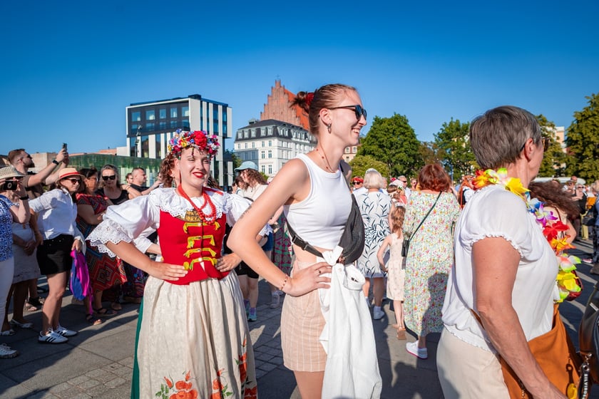 Pierwsza Wrocławska (świętojańska) Potańc&oacute;wka na placu Wolności