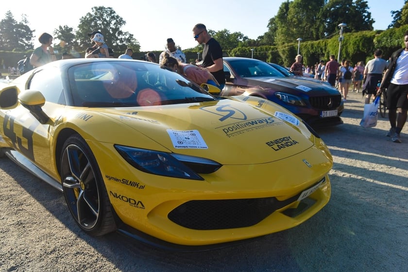Positive Ways. Samochody sportowe na Pergoli