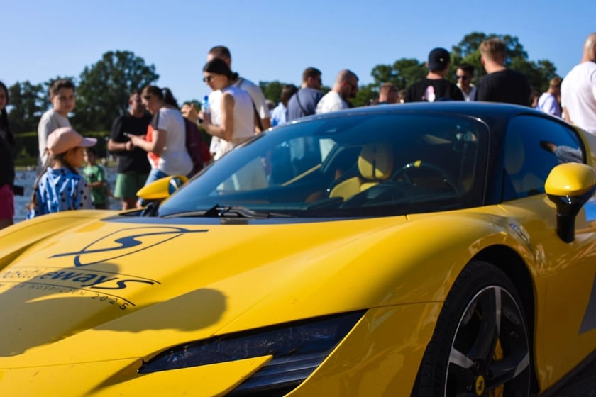 Positive Ways. Samochody sportowe na Pergoli