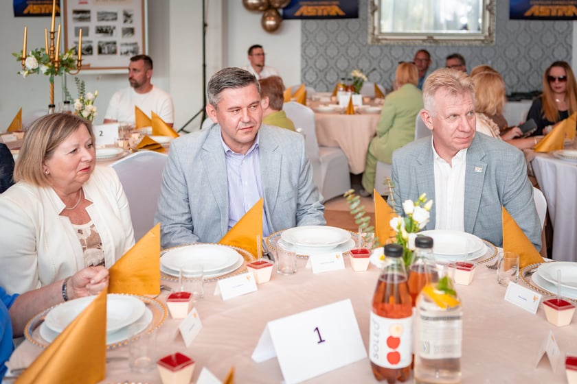 Centrum Handlowe Astra przy Horbaczewskiego świętuje 40-lecie. W niedzielę 22 czerwca 2025 r. uhonorowano pracowników i klientów.