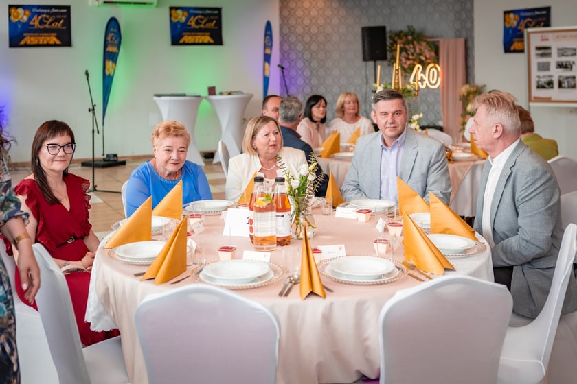 Centrum Handlowe Astra przy Horbaczewskiego świętuje 40-lecie. W niedzielę 22 czerwca 2025 r. uhonorowano pracowników i klientów.