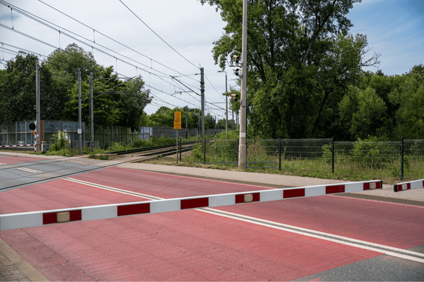 Przejazdy kolejowe we Wrocławiu. Żółte kamery i fotoradary systemu CANARD